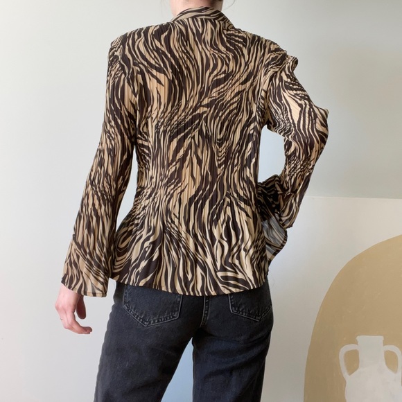 SOLD ON DEPOP Vintage Sheer Zebra Pattern Button Up Textured Blouse - Picture 2 of 9